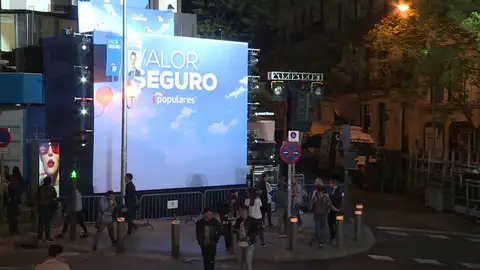 El balcón de Génova se quedó sin candidatos y la calle sin militantes El balcón de Génova se quedó sin candidatos y la calle sin militantes