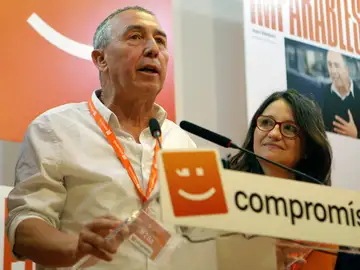 Joan Baldoví junto a Mónica Oltra en una imagen de archivo Joan Baldoví junto a Mónica Oltra en una imagen de archivo