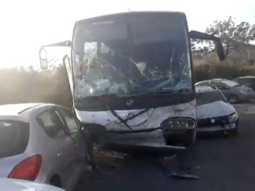 16 heridos en un accidente de un autobús escolar al quedarse sin frenos