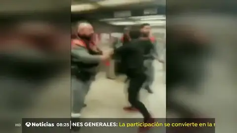 PELEA METRO BARNA OK PELEA METRO BARNA OK