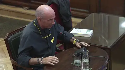 Lluís Llach no quiere responder a Vox por ser un homosexual independentista Lluís Llach no quiere responder a Vox por ser un homosexual independentista
