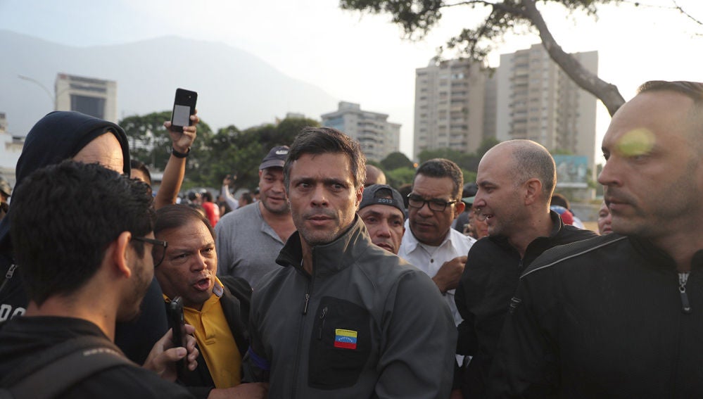 Leopoldo López, liberado de su arresto domiciliario por fuerzas opositoras