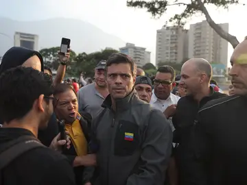 Leopoldo López, liberado de su arresto domiciliario por fuerzas opositoras Leopoldo López, liberado de su arresto domiciliario por fuerzas opositoras