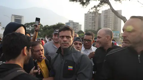 Leopoldo López, liberado de su arresto domiciliario por fuerzas opositoras A3 Noticias 1 (30-04-2019) Leopoldo López, liberado de su arresto domiciliario por fuerzas opositoras