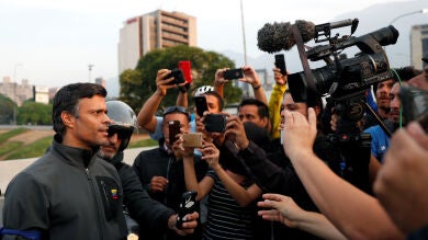 Leopoldo López, su mujer y su hija se refugian en la embajada de Chile en Caracas