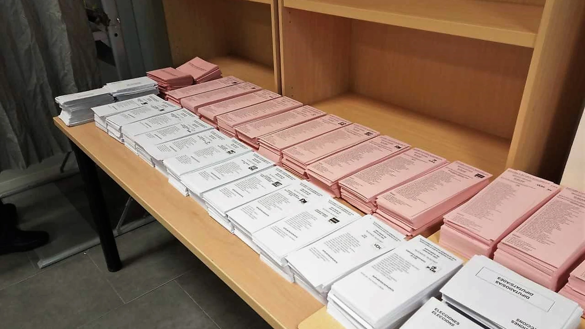 Elecciones generales 2019: Papeletas electorales en un colegio de Elche en las elecciones generales de 2019. Elecciones generales 2019: Papeletas electorales en un colegio de Elche en las elecciones generales de 2019.