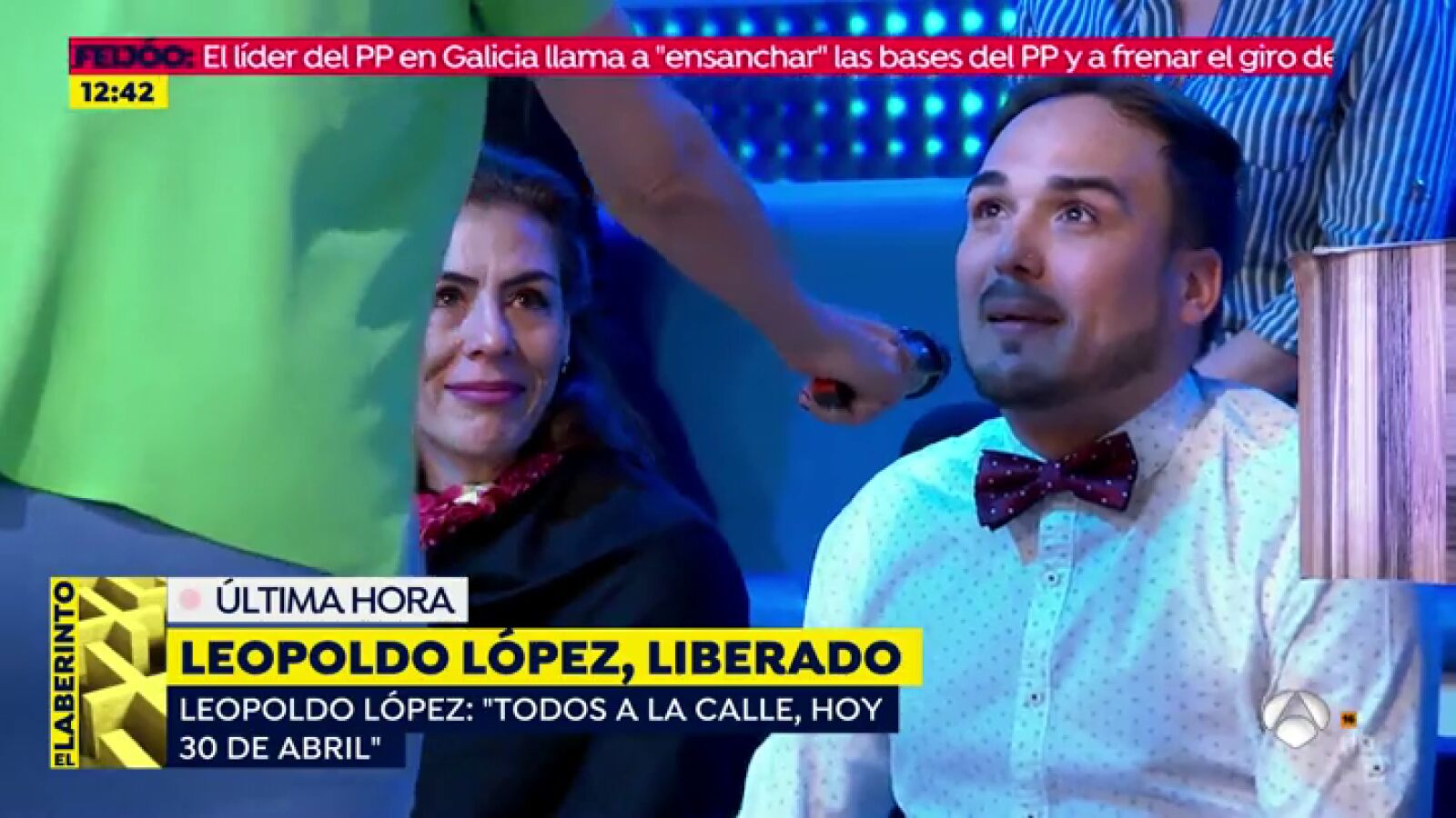 Las lágrimas de los asistentes venezolanos de 'Espejo Público' al enterarse en directo del golpe de Estado
