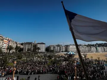 San Sebastián llora al menor fallecido entre mensajes para ahuyentar el odio San Sebastián llora al menor fallecido entre mensajes para ahuyentar el odio