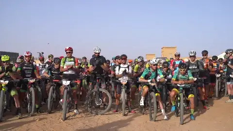 Conmoción en la Titan Desert por la muerte de Fernando Civera: "Te deja hecho mierda" Conmoción en la Titan Desert por la muerte de Fernando Civera: "Te deja hecho mierda"