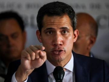 Guaidó abre la puerta a una intervención militar pero subraya que depende de sus aliados internacionales