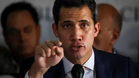 Guaidó abre la puerta a una intervención militar pero subraya que depende de sus aliados internacionales Guaidó abre la puerta a una intervención militar pero subraya que depende de sus aliados internacionales