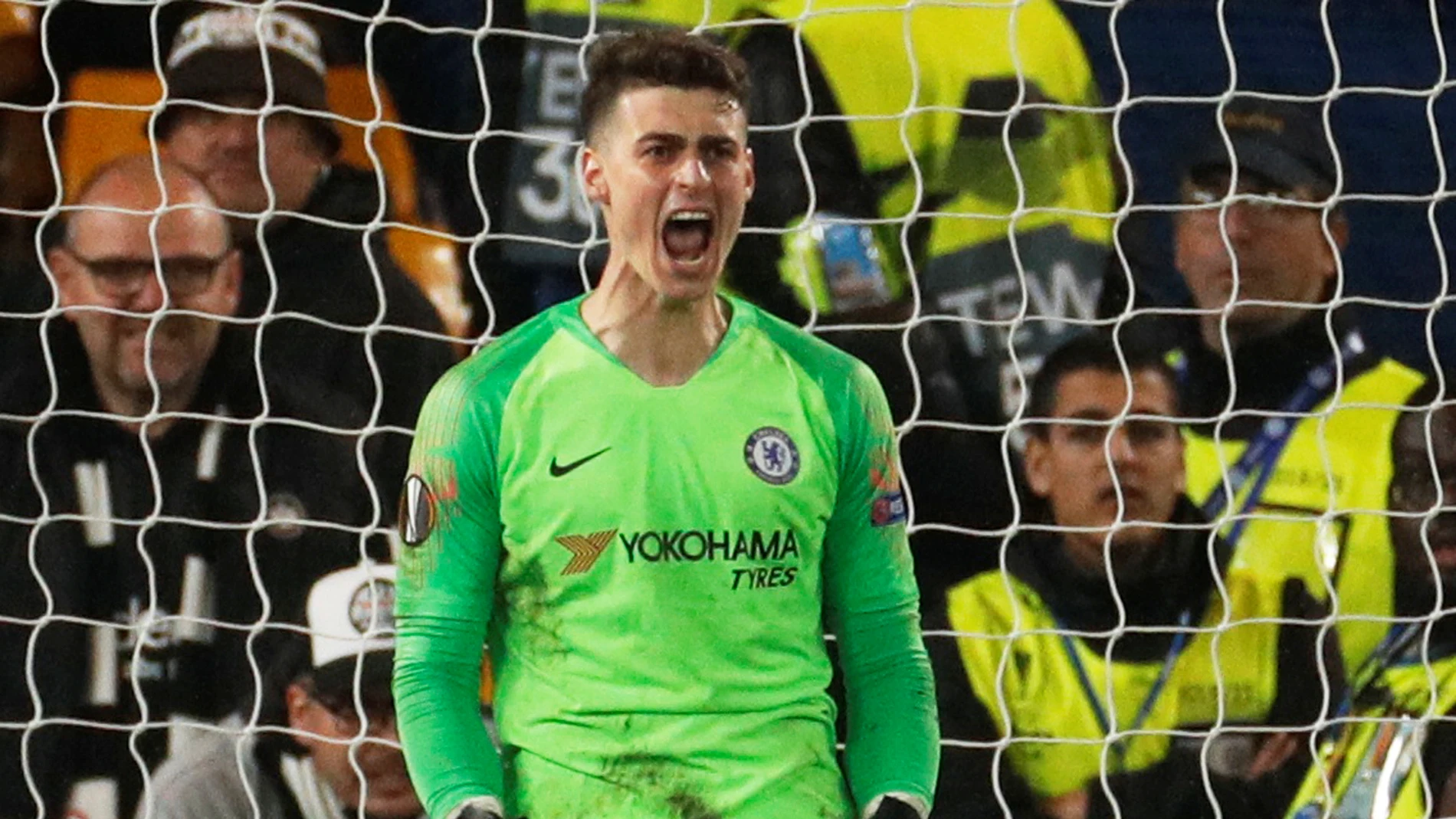 Kepa celebra una de sus paradas contra el Eintracht Kepa celebra una de sus paradas contra el Eintracht