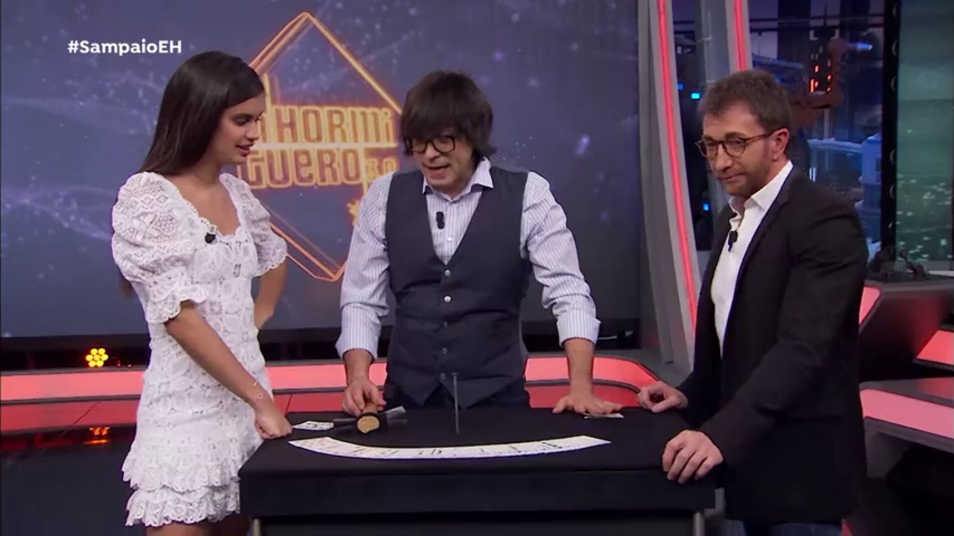 Luis Piedrahita hace que Sara Sampaio 'odie' un poquito más la magia en 'El Hormiguero 3.0'