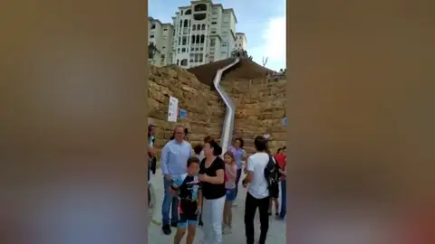Burlas en redes sociales por el tobogán más largo de España que causa quemaduras Burlas en redes sociales por el tobogán más largo de España que causa quemaduras