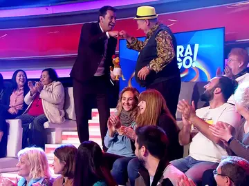 El señor del Tirol homenajea a Chiquito de la Calzada en '¡Ahora caigo!' El señor del Tirol homenajea a Chiquito de la Calzada en '¡Ahora caigo!'