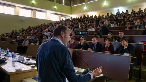 Rubalcaba en la Facultad de Químicas Conferencia