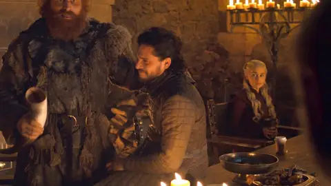 Escena donde se cuela el vaso del Starbucks en 'Juego de Tronos' Escena donde se cuela el vaso del Starbucks en 'Juego de Tronos'