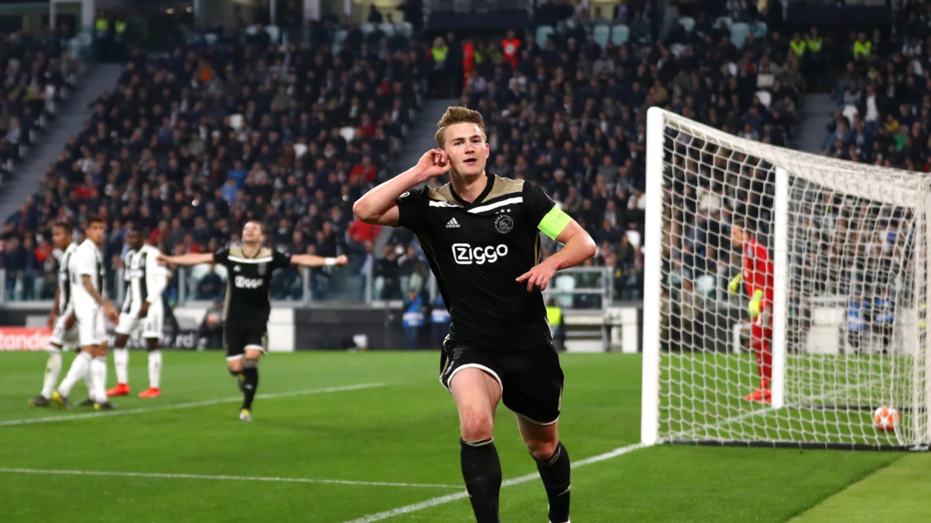 De Ligt celebra un gol De Ligt celebra un gol