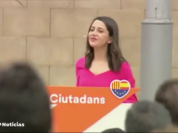 Arrimadas, en un acto en Cataluña: "El que vote al PSOE que sepa que su voto puede acabar en un tripartito con ERC y Podemos" Arrimadas, en un acto en Cataluña: "El que vote al PSOE que sepa que su voto puede acabar en un tripartito con ERC y Podemos"