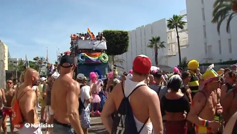 Un Orgullo sin etiquetas desfila en Gran Canaria en desfile multitudinario