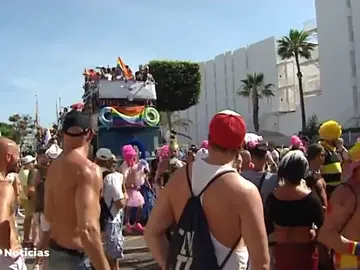 Un Orgullo sin etiquetas desfila en Gran Canaria en desfile multitudinario Un Orgullo sin etiquetas desfila en Gran Canaria en desfile multitudinario
