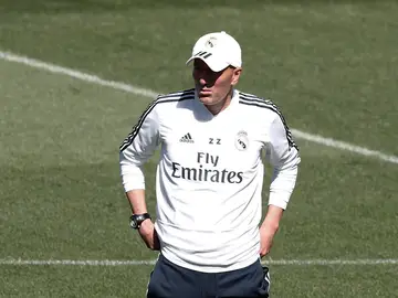Zidane, durante el entrenamiento del Real Madrid Zidane, durante el entrenamiento del Real Madrid