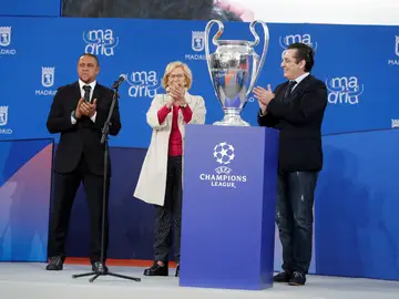 Roberto Carlos, Manuela Carmena y Paulo Futre Roberto Carlos, Manuela Carmena y Paulo Futre