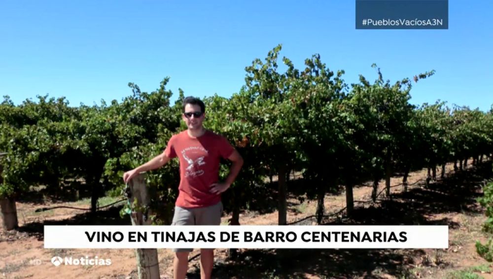 Un joven de Pozoamargo elige la forma de hacer vino de sus antepasados manchegos para resucitar su pueblo