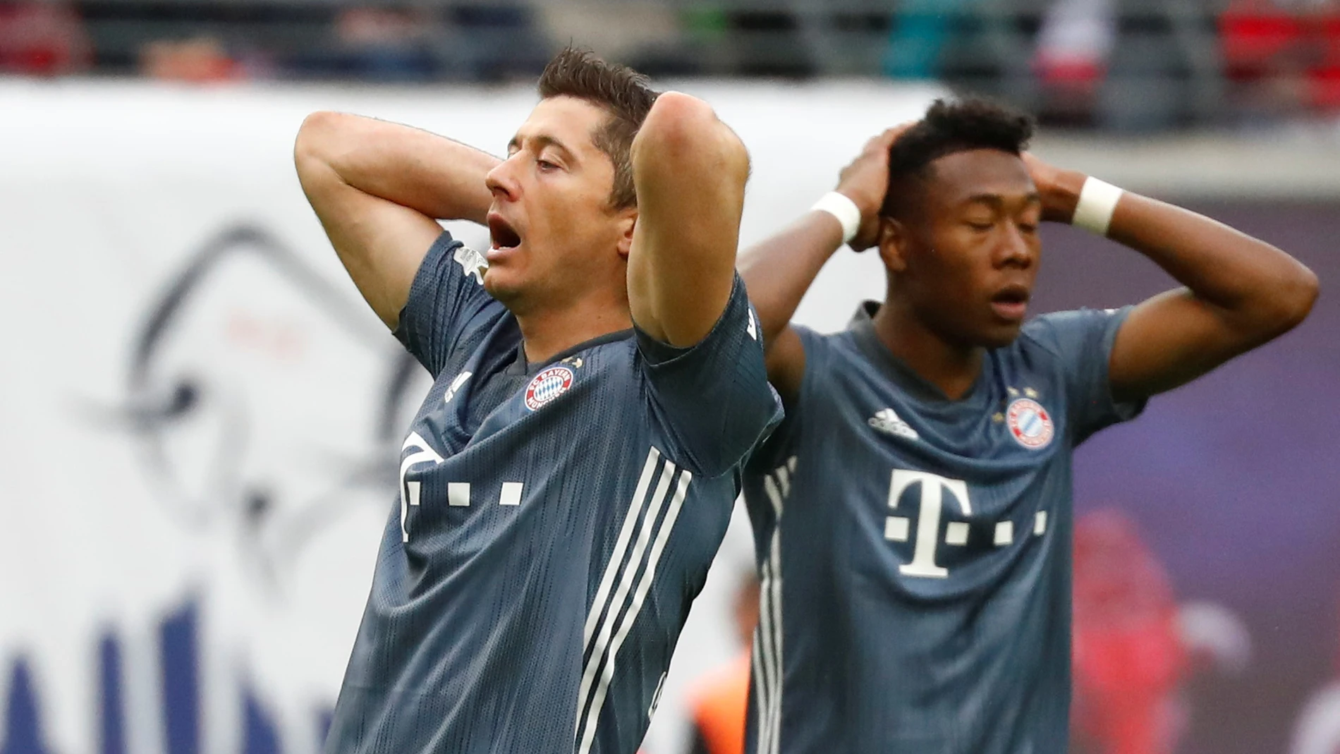 Lewandowski lamenta una ocasión ante el Leipzig Lewandowski lamenta una ocasión ante el Leipzig