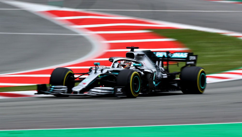 Hamilton rueda en Montmeló