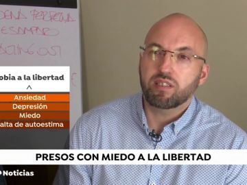 "Volvería a la cárcel, porque la soledad ocupa mucho más espacio que el que ocupaba el patio de prisión": la visión de un ex convicto al que le aterra la libertad "Volvería a la cárcel, porque la soledad ocupa mucho más espacio que el que ocupaba el patio de prisión": la visión de un ex convicto al que le aterra la libertad
