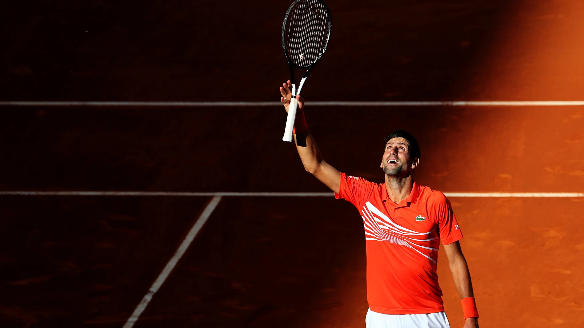 Novak Djokovic celebra su pase a la final del Masters de Madrid Novak Djokovic celebra su pase a la final del Masters de Madrid