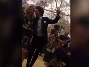 La Reina Máxima de Holanda se arranca a bailar en la Feria de Abril de Sevilla