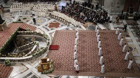 El Papa Francisco encabeza una misa en la que se ordenan diecinueve nuevos sacerdotes. El Papa Francisco encabeza una misa en la que se ordenan diecinueve nuevos sacerdotes.