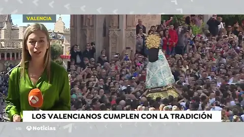 Los valencianos piden salud y trabajo a la Virgen de los Desamparados, su patrona Los valencianos piden salud y trabajo a la Virgen de los Desamparados, su patrona