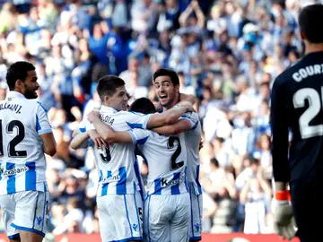 La Real Sociedad celebra un gol ante el Real Madrid La Real Sociedad celebra un gol ante el Real Madrid