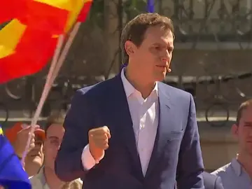 Nueva promesa electoral de Rivera: "Por cada euro de IRPF e impuestos que suba Sánchez, me comprometo a bajarlo con los tramos autonómicos" Nueva promesa electoral de Rivera: "Por cada euro de IRPF e impuestos que suba Sánchez, me comprometo a bajarlo con los tramos autonómicos"