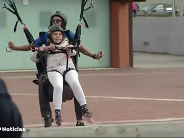 Las anécdotas de la campaña electoral para el 26 de mayo: saltos en parapente y candidatos a remojo Las anécdotas de la campaña electoral para el 26 de mayo: saltos en parapente y candidatos a remojo