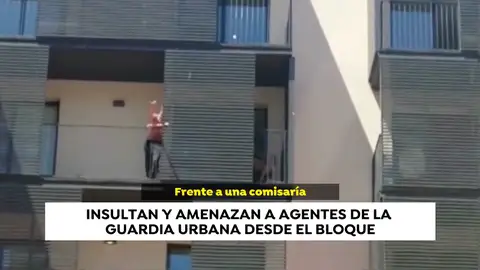Más de 40 menores y delincuentes con antecedentes okupan un edificio en Barcelona Más de 40 menores y delincuentes con antecedentes okupan un edificio en Barcelona