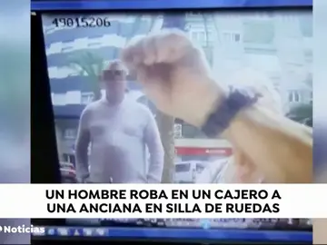 Roba a una mujer en silla de ruedas cuando sacaba dinero de un cajero Roba a una mujer en silla de ruedas cuando sacaba dinero de un cajero