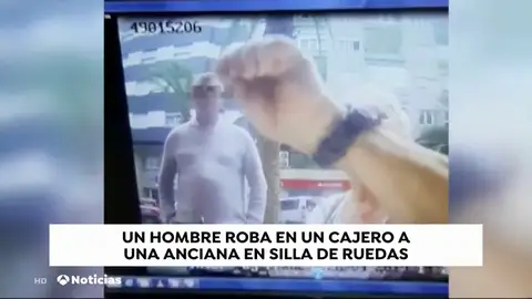 Roba a una mujer en silla de ruedas cuando sacaba dinero de un cajero Roba a una mujer en silla de ruedas cuando sacaba dinero de un cajero