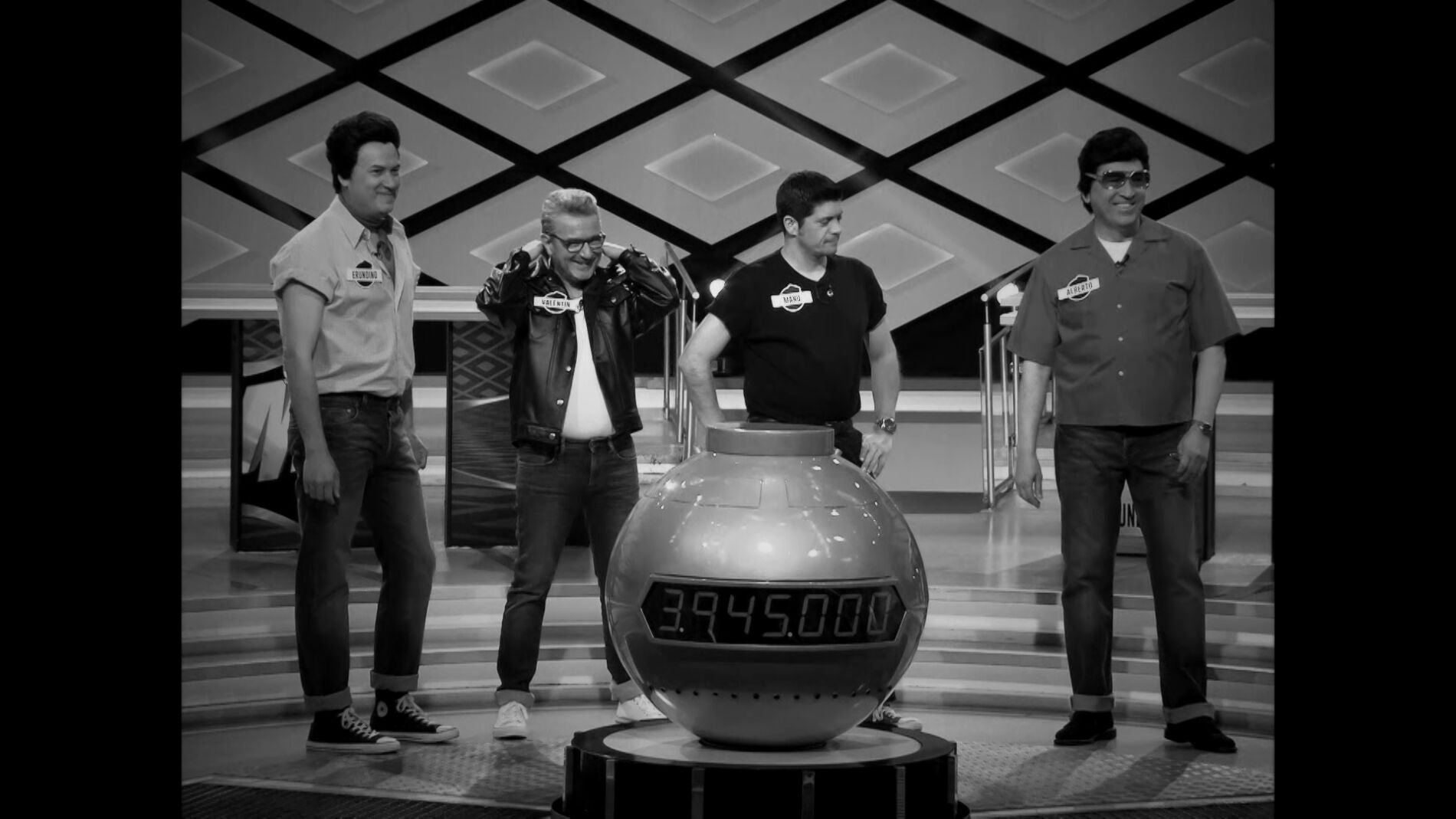 &lsquo;Los Lobos&rsquo; se caracterizan de rockers en &lsquo;&iexcl;Boom!&rsquo;