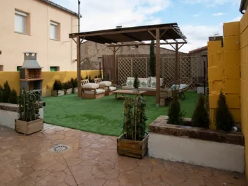 Obras sin terminar y jardineras inútiles, en el antes y después de las obras de Gormaz Obras sin terminar y jardineras inútiles, en el antes y después de las obras de Gormaz