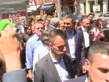 Reciben a Pedro Sánchez gritando "con Rivera no" Reciben a Pedro Sánchez gritando "con Rivera no"