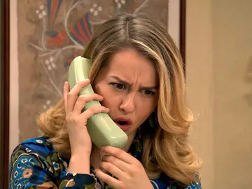 Luisita recibe una sorprendente llamada que cambiará su vida Luisita recibe una sorprendente llamada que cambiará su vida