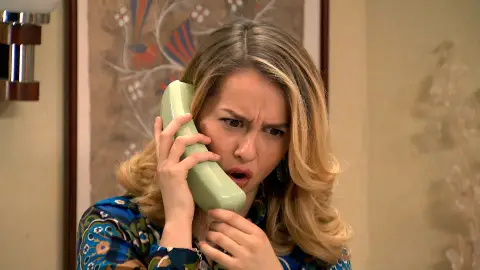 Luisita recibe una sorprendente llamada que cambiará su vida Luisita recibe una sorprendente llamada que cambiará su vida