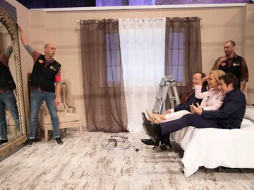 El espejo erótico-festivo de Iván y Albert que conquista a Carmen Lomana El espejo erótico-festivo de Iván y Albert que conquista a Carmen Lomana