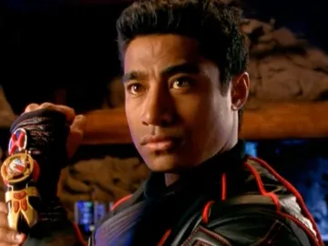 Pua Magasiva como el Power Ranger Shane Clarke Pua Magasiva como el Power Ranger Shane Clarke