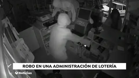 Espectacular asalto en una administración de lotería Espectacular asalto en una administración de lotería