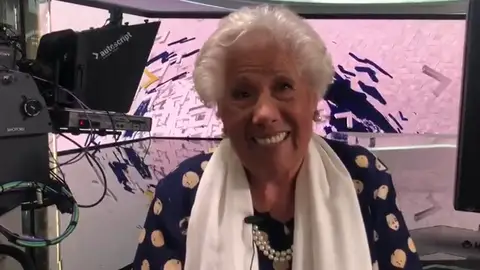 Charito, la candidata de 'Abuelas por Patones', visita el plató de Antena 3 Noticias Charito, la candidata de 'Abuelas por Patones', visita el plató de Antena 3 Noticias